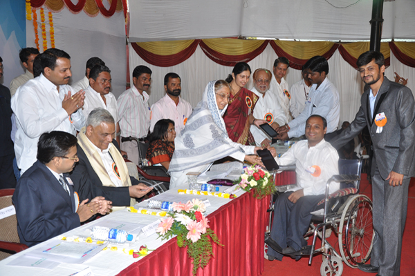 Dnyanganga- Mobile being launched by Hon. Former President of India, Smt. Pratibhatai Patil, Chief Commissioner for persons with disabilities, Govt. of India, Mr. Prasanna Kumar Pincha, Mayor of Pune, Mrs. Chanchala Kodre along with Mr. Nilesh Chhadawelkar and Lalkar Chhadawelkar of Shailani Software Solutions