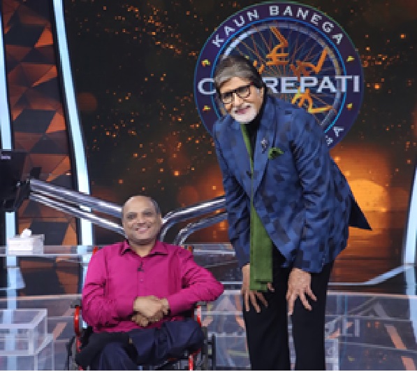 Hon. Shri Amitabh Bachchan Ji, Welcoming Mr. Nilesh Chhadawelkar on his selection in final round of welknown reality show Kuan Banega Coroerpati (KBC Season 15) at Film City, Goregaon, Mumbai, MH